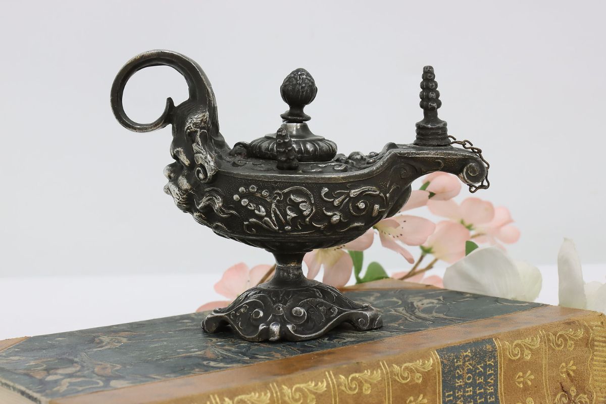Secret-Antique-Oil-Lamp-Museum-Of-Aladdin8217s-Hidden-Relics secret-antique-oil-lamp-museum-of-aladdins-hidden-relics