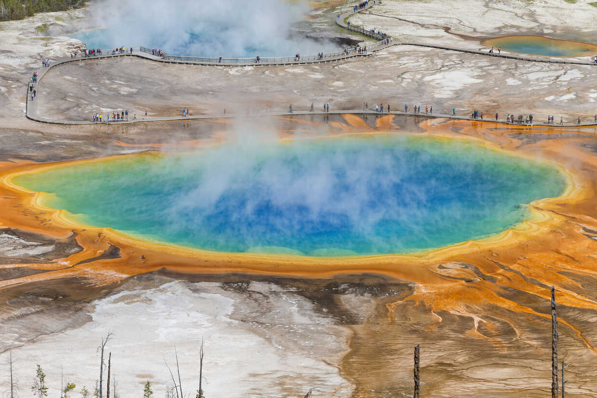 secret-hierothermal-springs-in-yellowstone-national-park