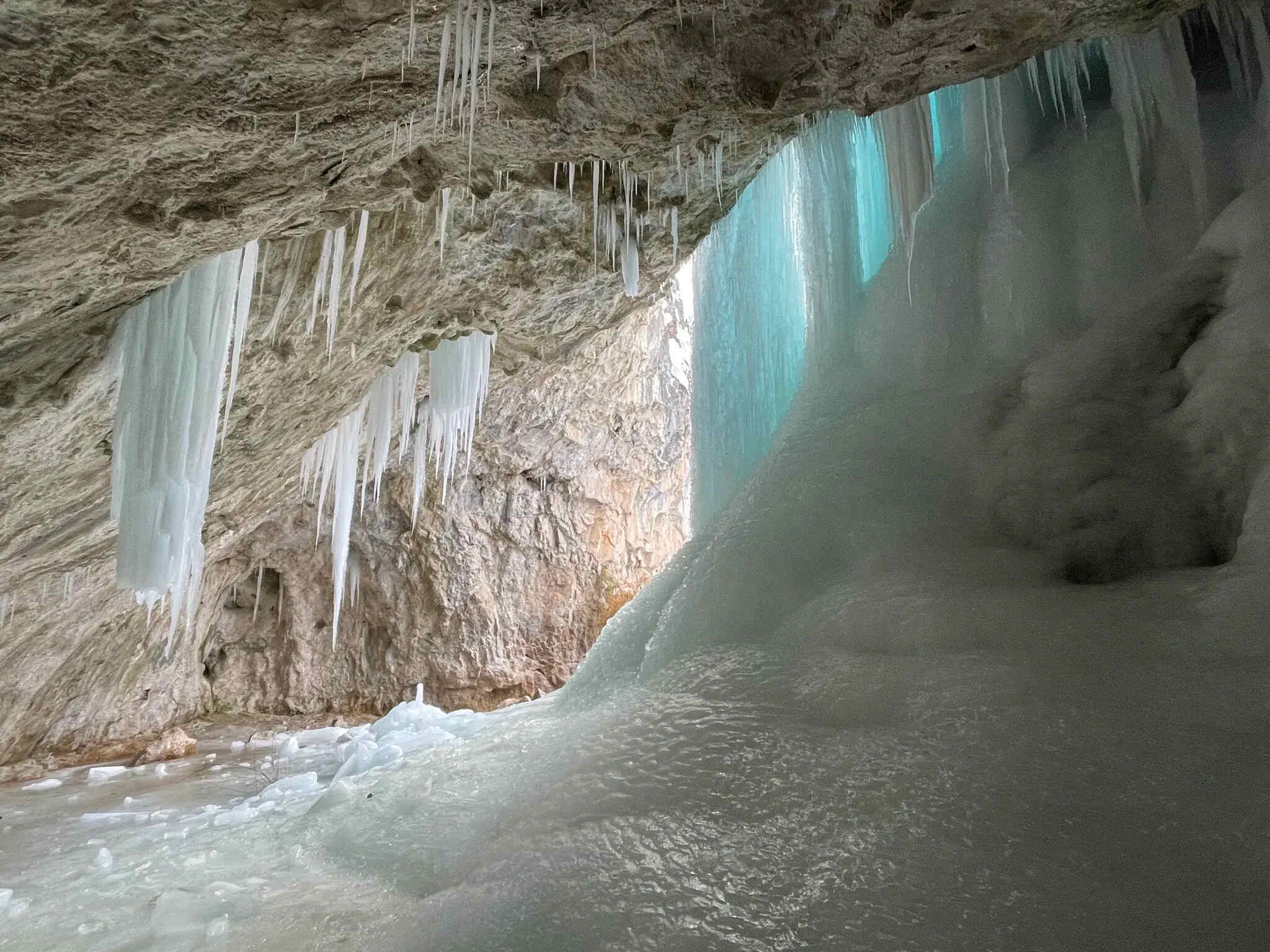 secret-ice-caves-in-colorados-rocky-mountain-national-park