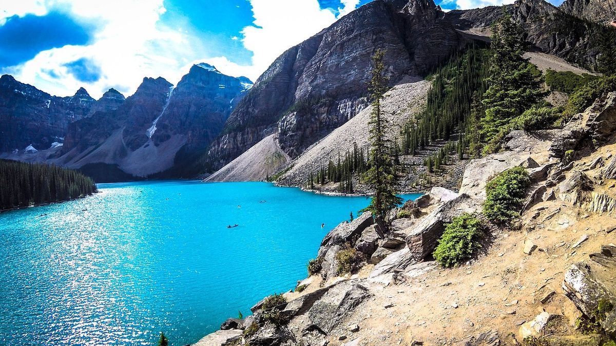 secret-lakes-of-lake-louise-alaska