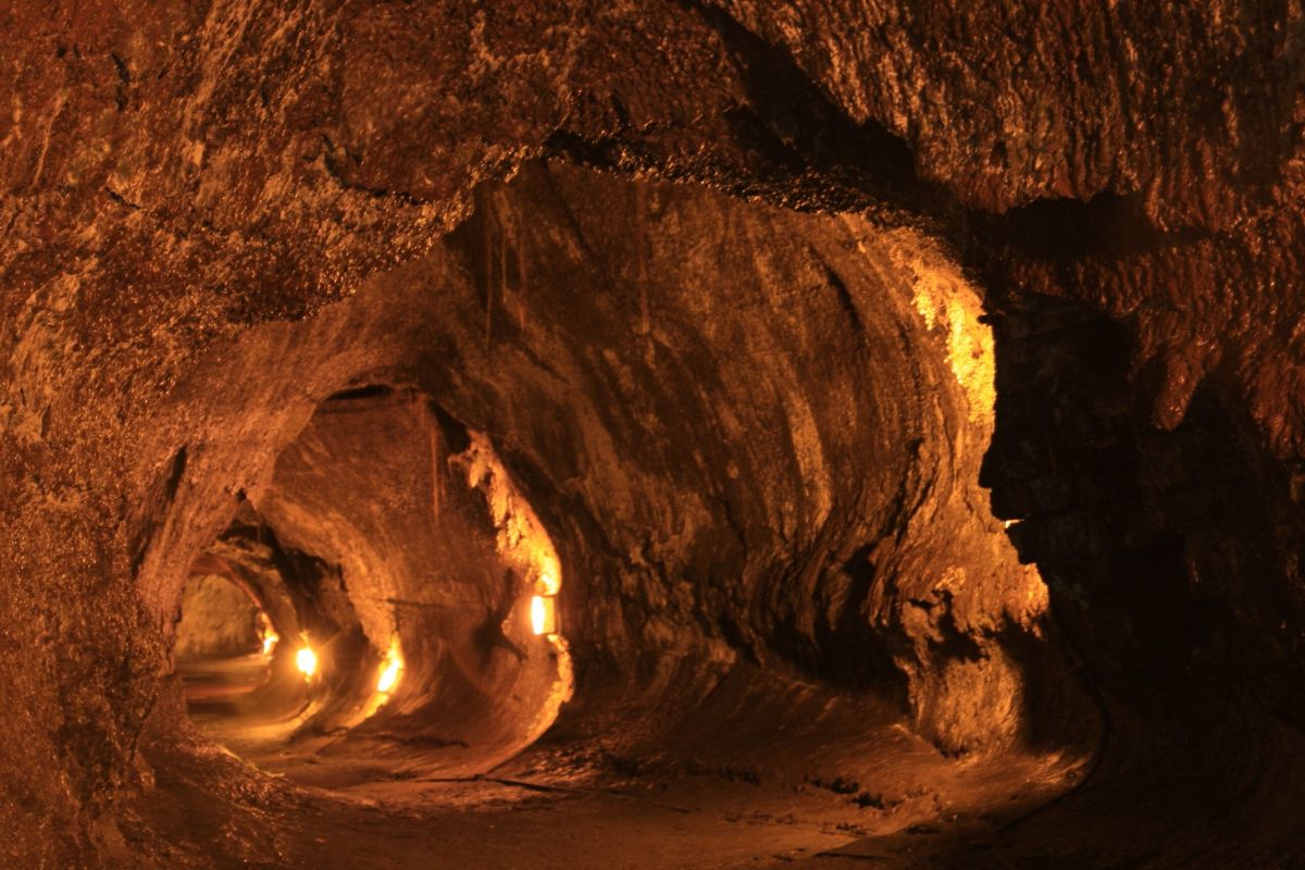 secret-lava-tubes-of-hawaiis-volcanoes-national-park