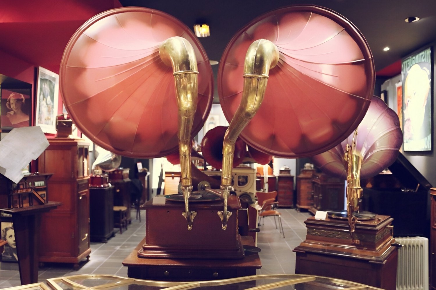 secret-vintage-phonograph-cylinder-archives-of-paris