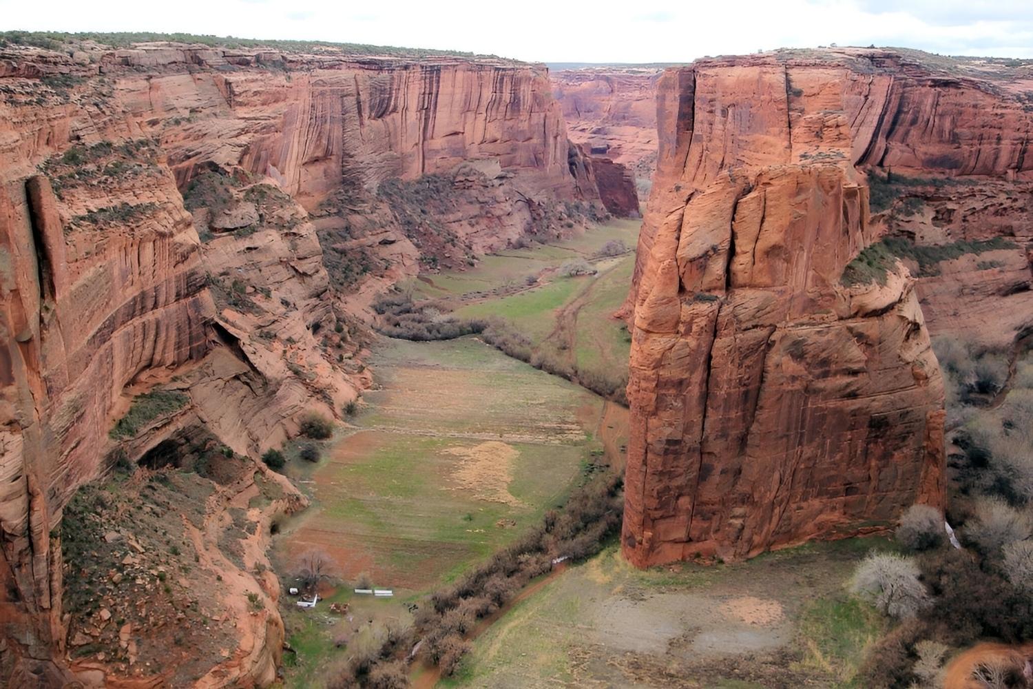 secrets-of-ancient-paths-in-canyon-de-chelly-arizona