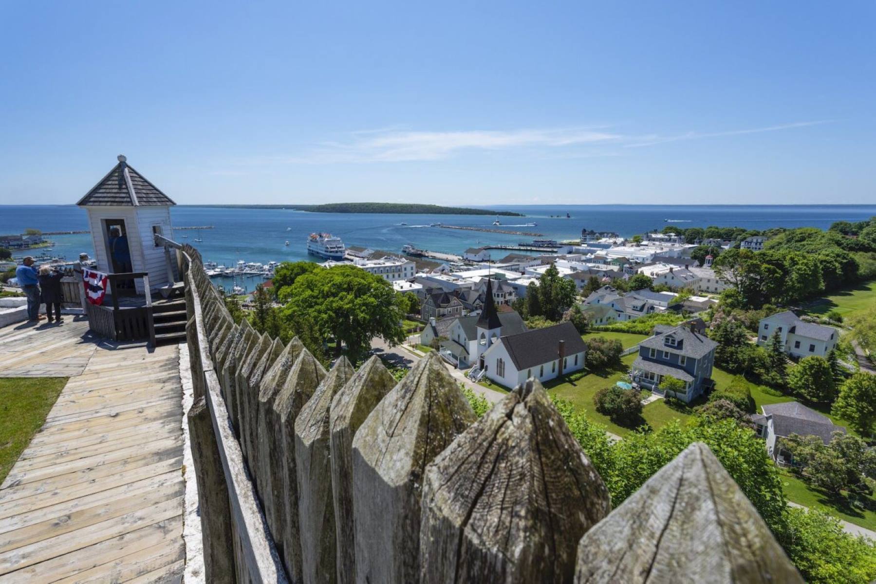 secrets-of-mackinac-islands-18th-century-fort-with-views