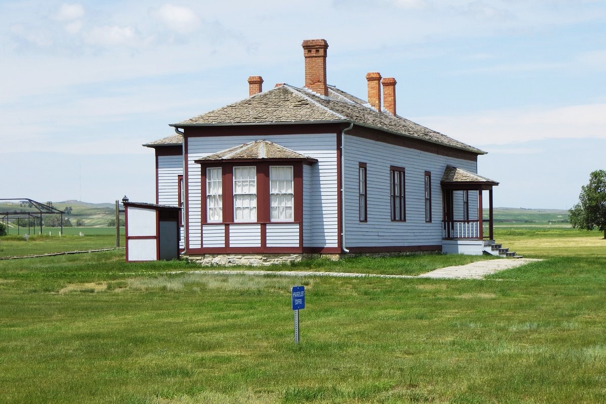 sitting-bulls-surrender-at-fort-buford-a-historic-encounter