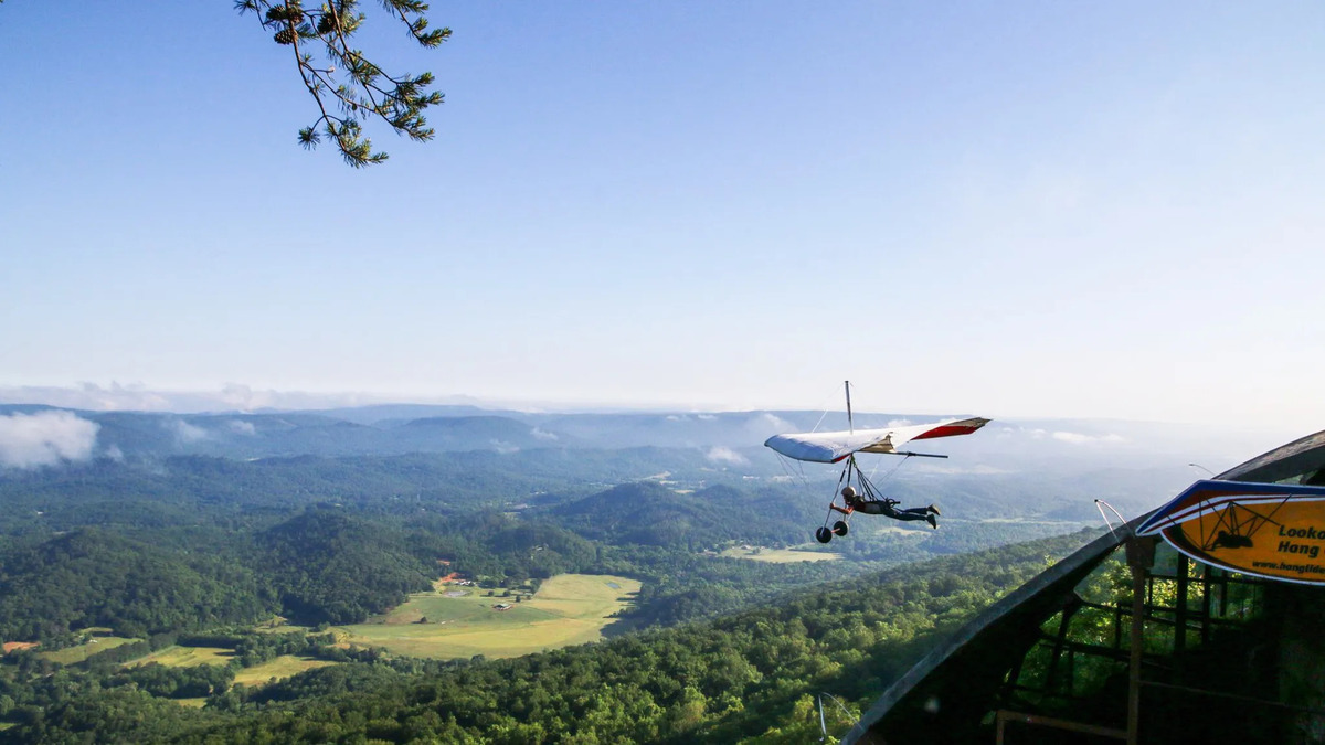 soar-above-lookout-mountain-with-hang-gliding-adventures