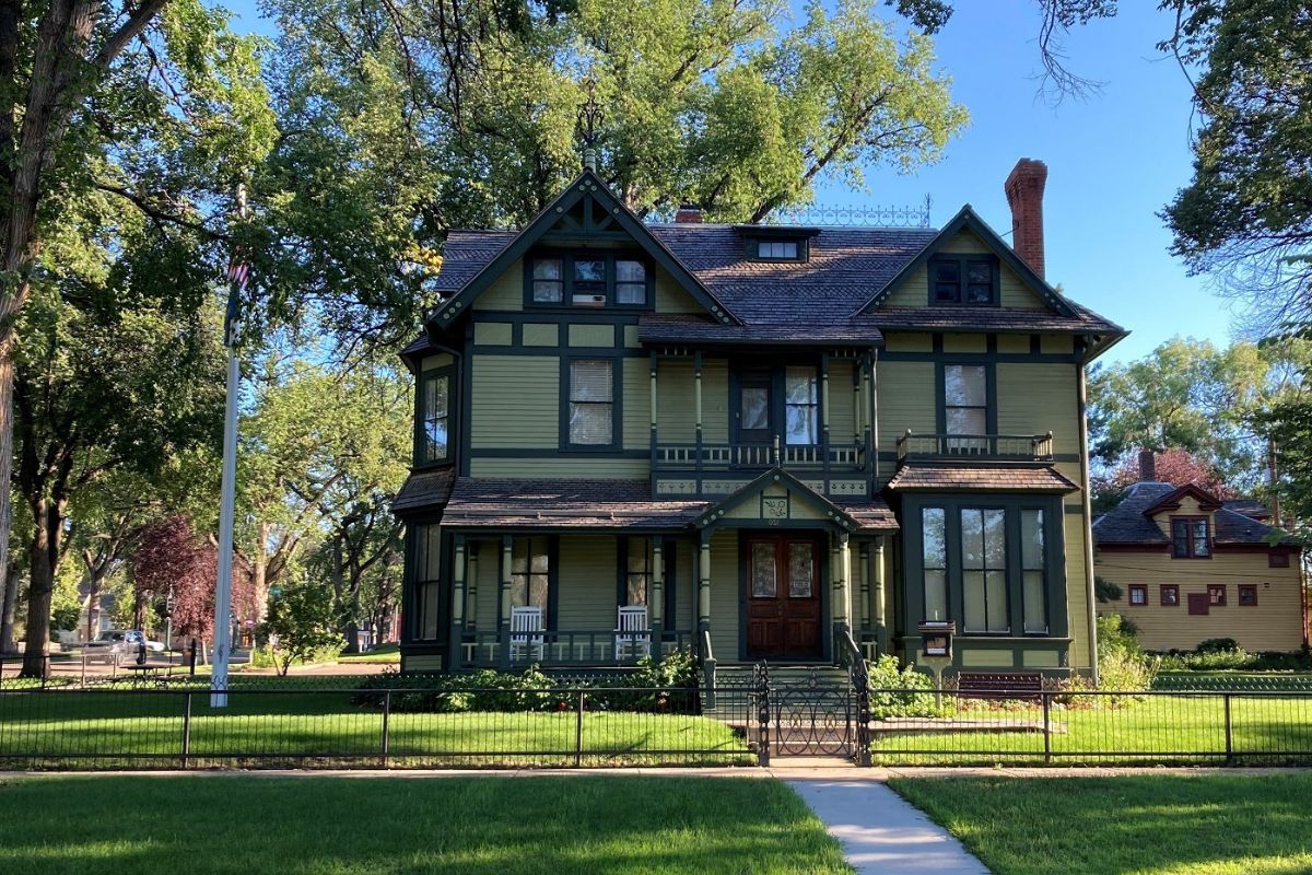 step-back-in-time-at-bismarcks-governors-mansion