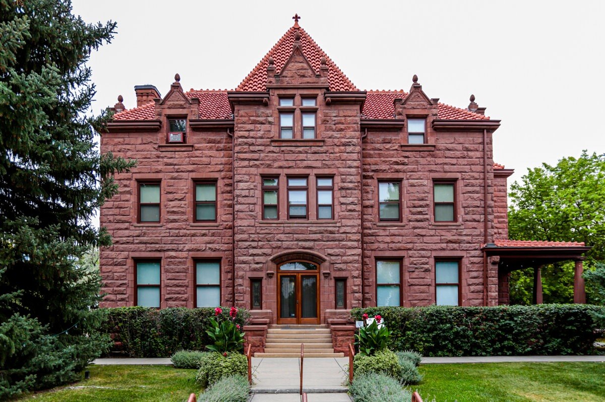 step-back-in-time-at-moss-mansion