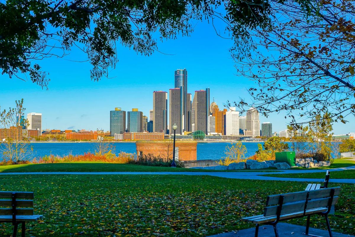 stroll-detroit-riverwalks-scenic-waterfront