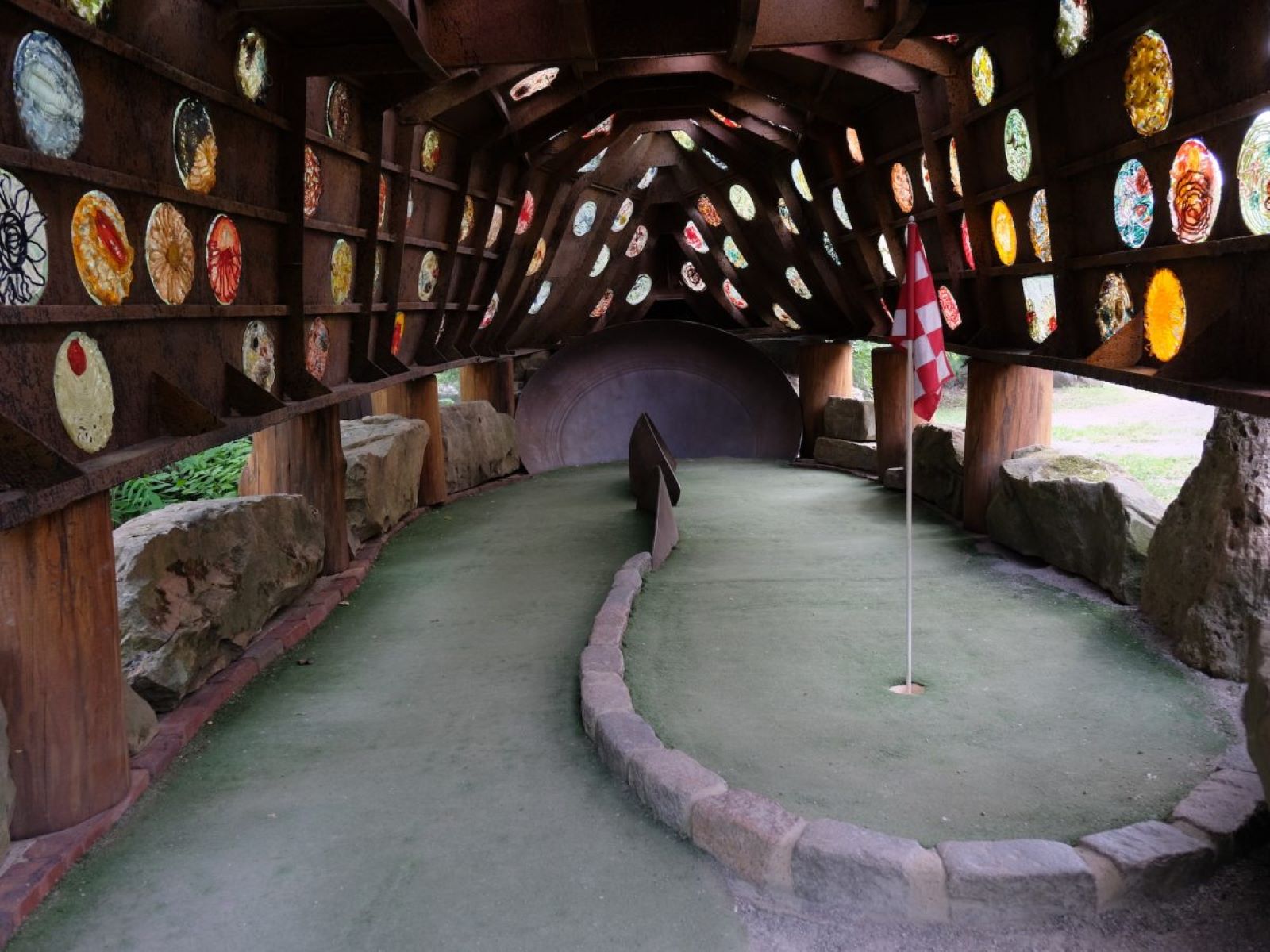 tee-off-in-style-at-minneapolis-sculpture-garden-mini-golf