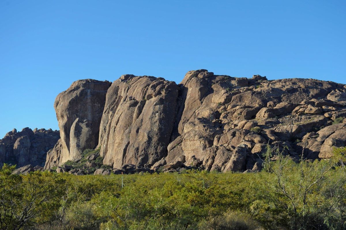 Texas8217-Hueco-Tanks-Mystery-Ancient-Art-And-Bouldering-Adventure texas-hueco-tanks-mystery-ancient-art-and-bouldering-adventure