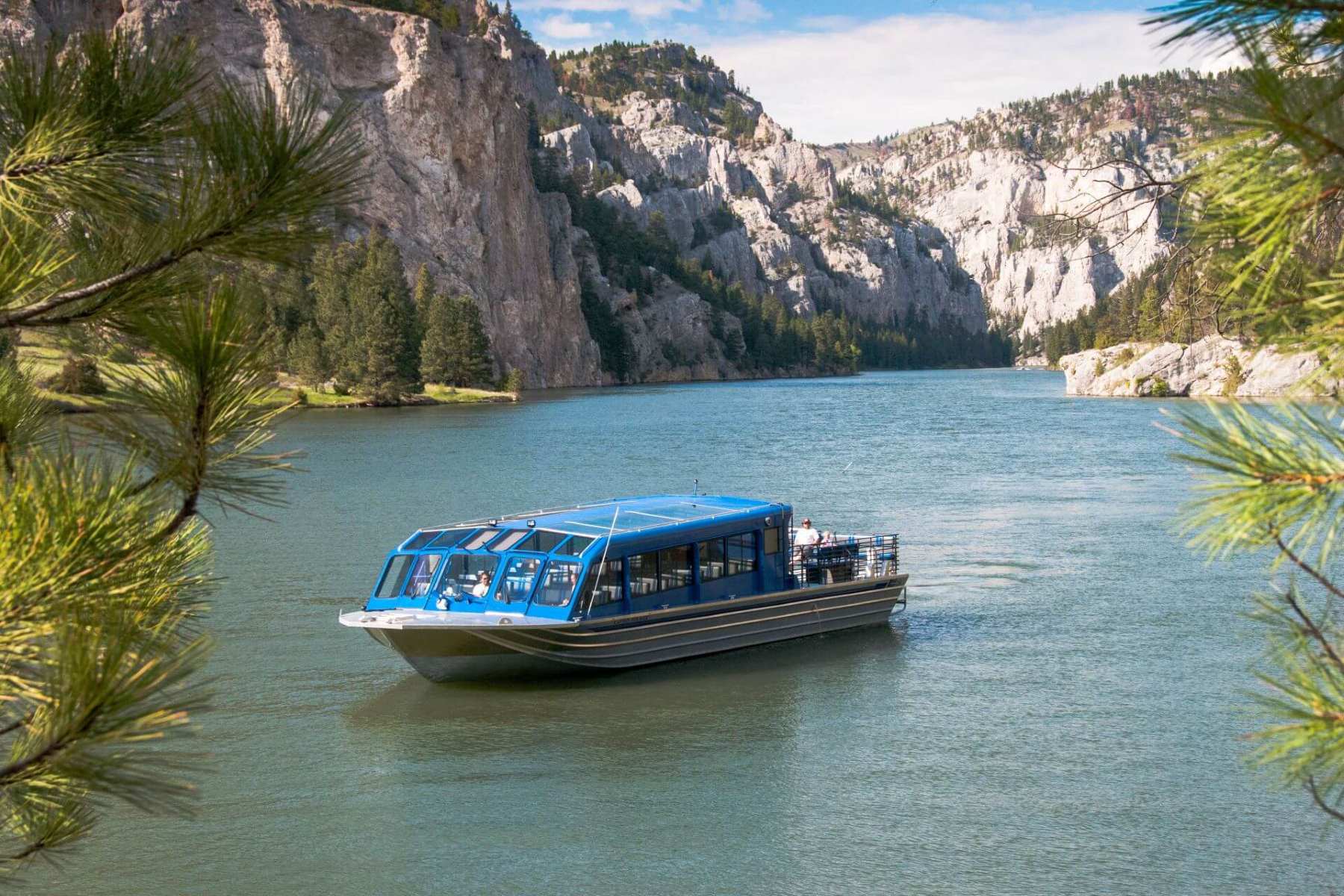 thrilling-boat-adventure-at-gates-of-the-mountains