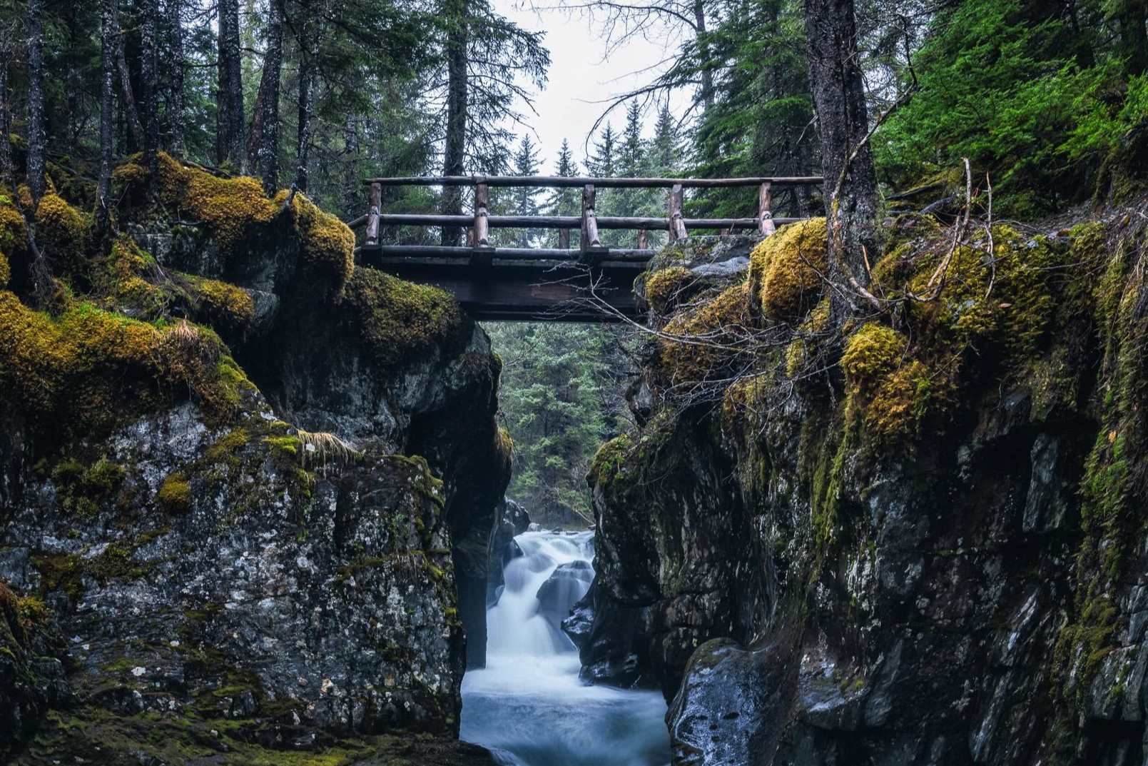 thrilling-ride-on-girdwoods-hand-tram-to-winner-creek-gorge