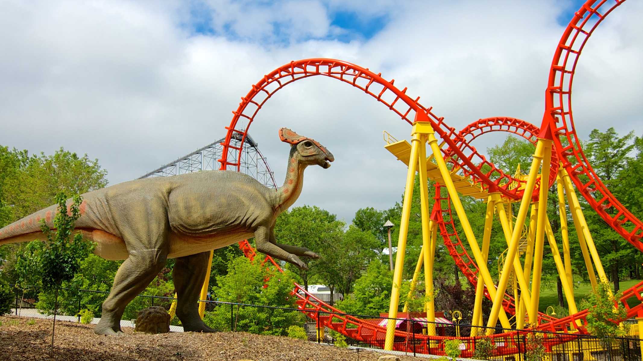 thrills-await-at-kansas-citys-worlds-of-fun-theme-park