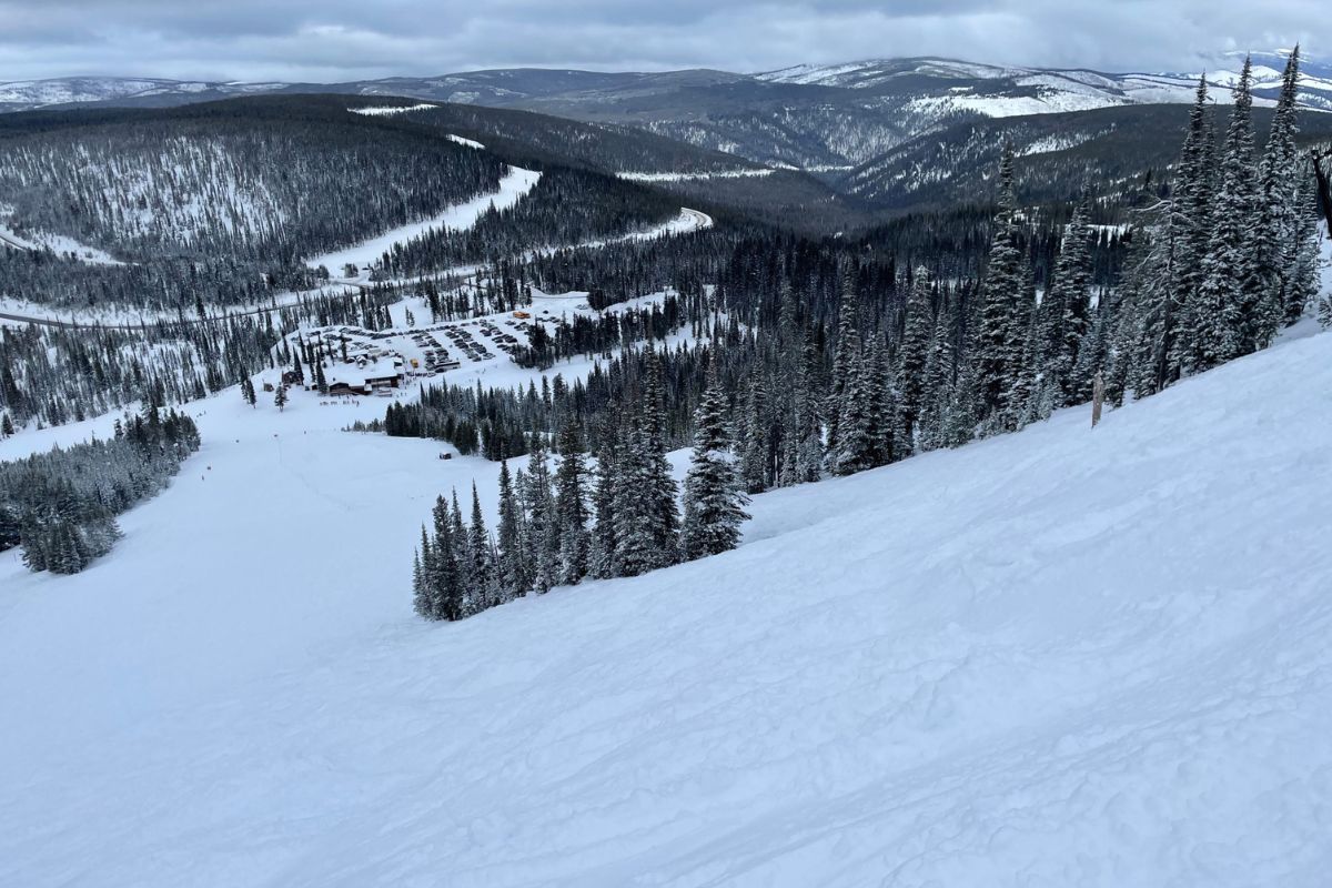 thrills-await-at-lost-trail-powder-mountain-ski-slopes