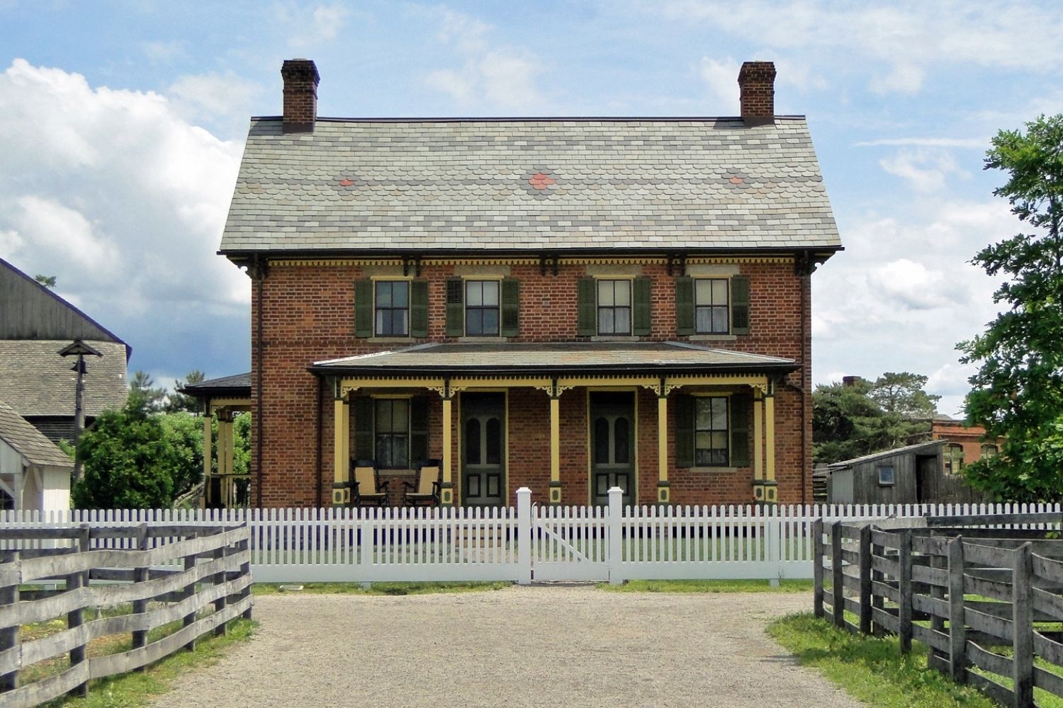 travel-back-in-time-at-columbianas-firestone-farm-touristsecrets