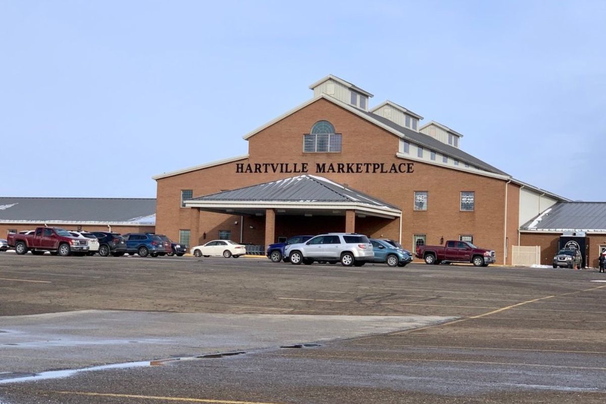 uncover-treasures-at-holmes-county-flea-market-in-millersburg