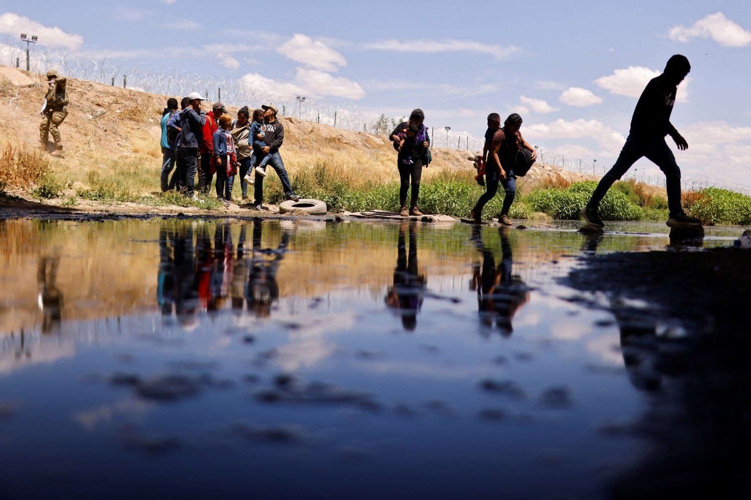 Understanding-Border-Etiquette-When-Crossing-Between-The-U.S.-And-Mexico understanding-border-etiquette-when-crossing-between-the-u-s-and-mexico