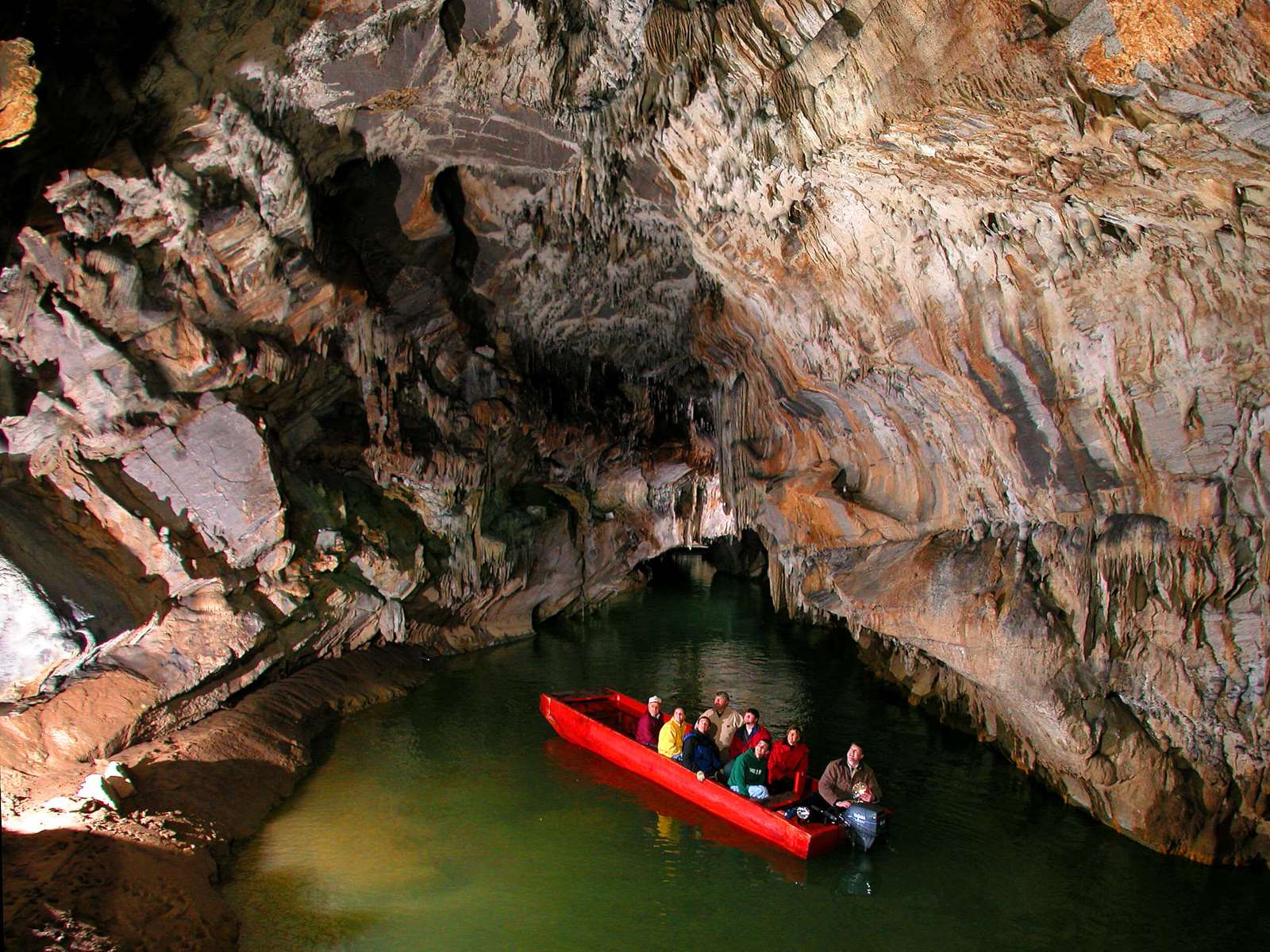 unforgettable-boat-tours-at-penns-cave-wildlife-park