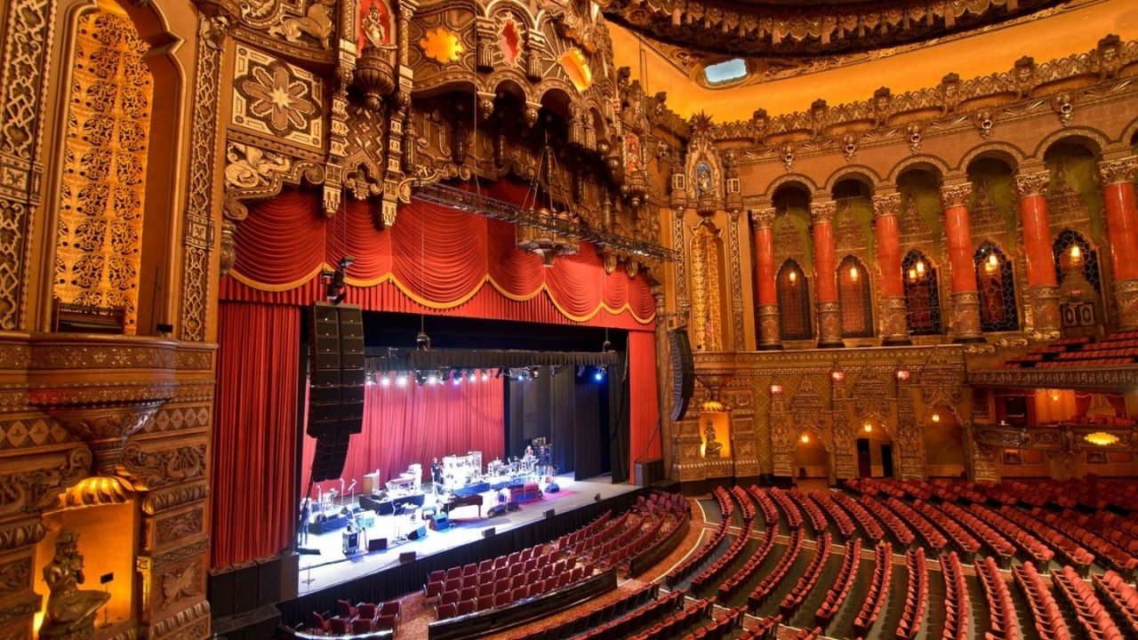 unveil-the-magic-of-detroits-fox-theatre