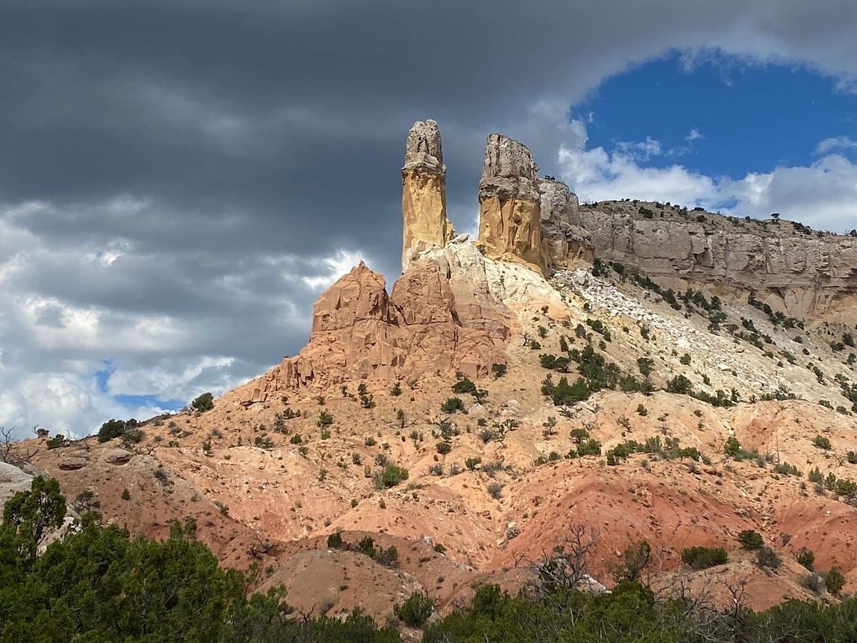 unveil-the-magic-of-ghost-ranchs-okeeffe-landscape