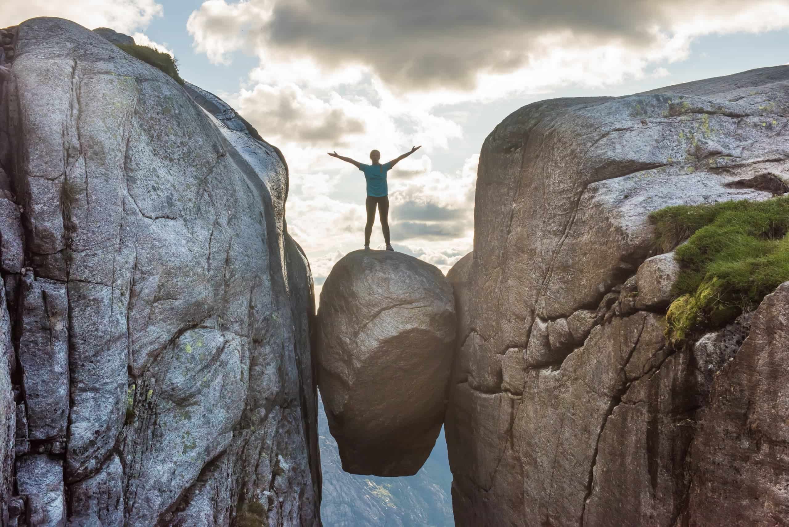 unveiling-the-mystery-of-norways-kjeragbolten-boulder-touristsecrets