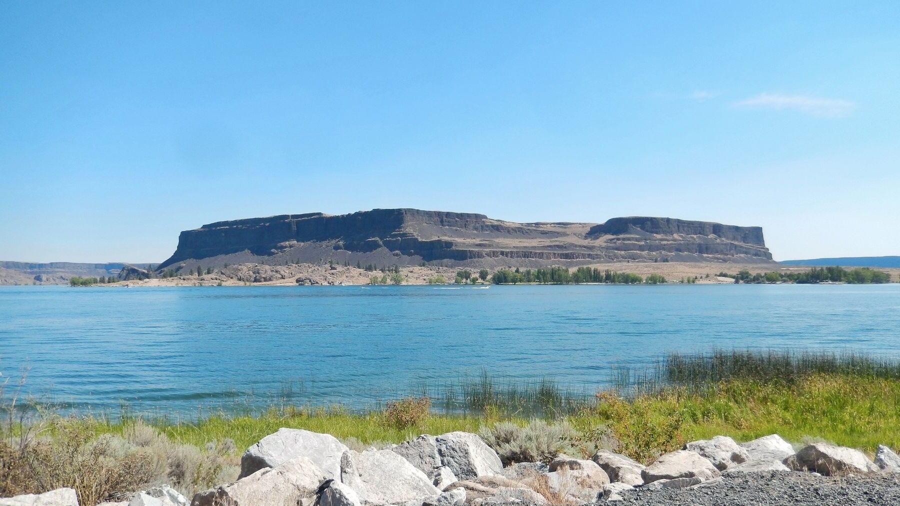 Washington8217s-Steamboat-Rock-Mystery-Rising-From-Banks-Lake washingtons-steamboat-rock-mystery-rising-from-banks-lake