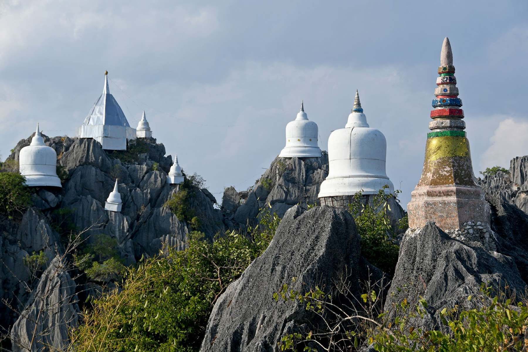 Wat-Chaloem-Phra-Kiat-Discover-Thailand8217s-Elevated-Pagodas-TouristSecrets wat-chaloem-phra-kiat-discover-thailands-elevated-pagodas-touristsecrets