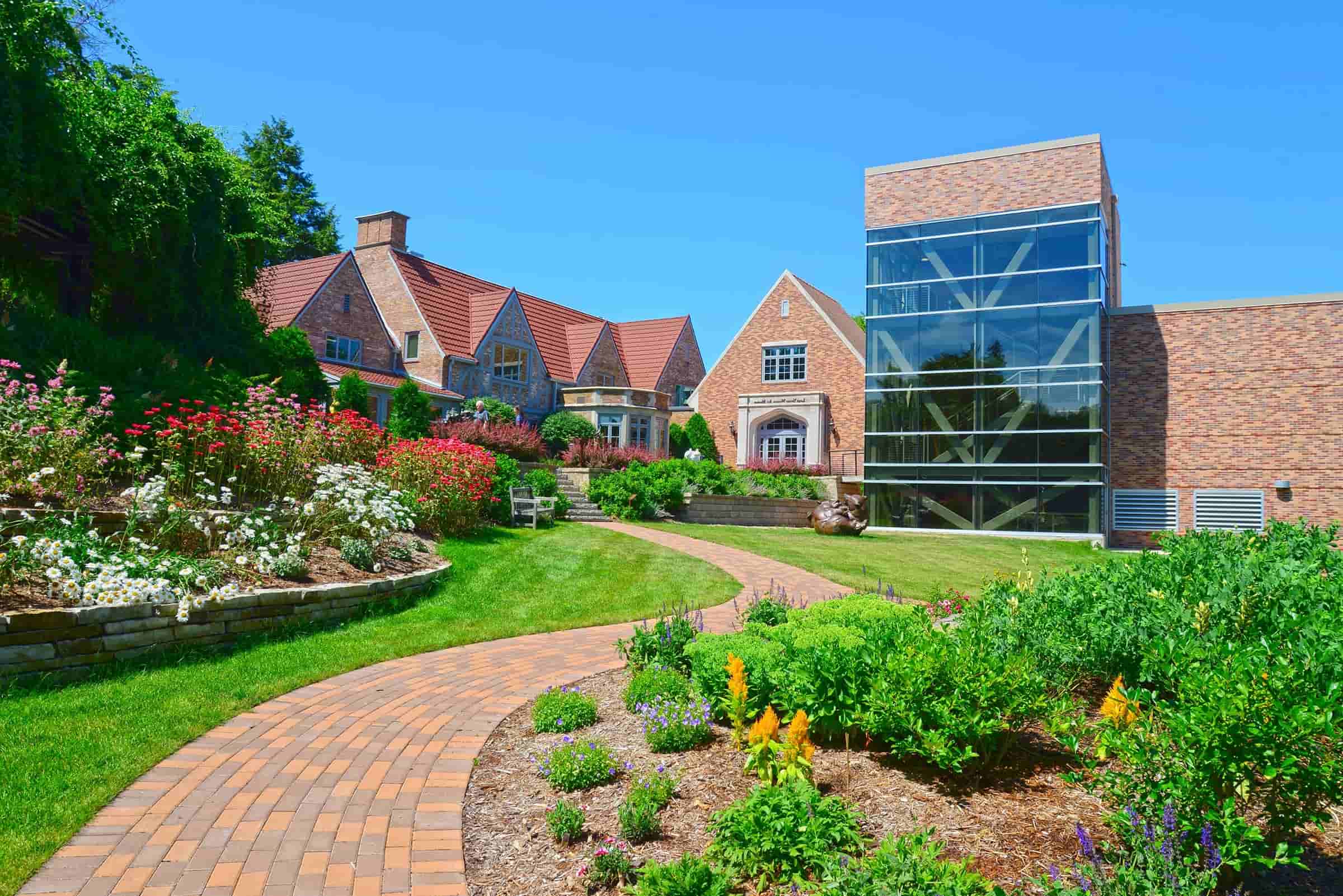 wausaus-secret-gem-leigh-yawkey-woodson-art-museum-and-its-famous-bird-exhibition