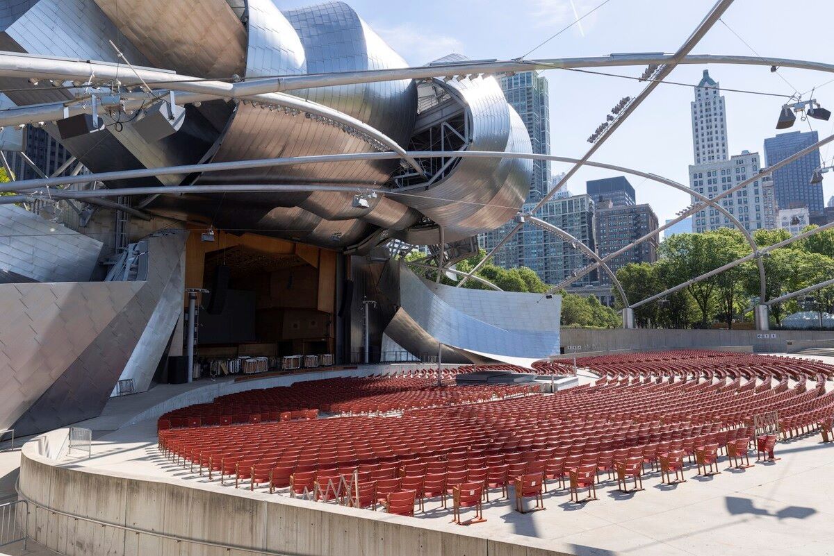 Whispering-Wind-Harps-In-Chicago8217s-Millennium-Park whispering-wind-harps-in-chicagos-millennium-park