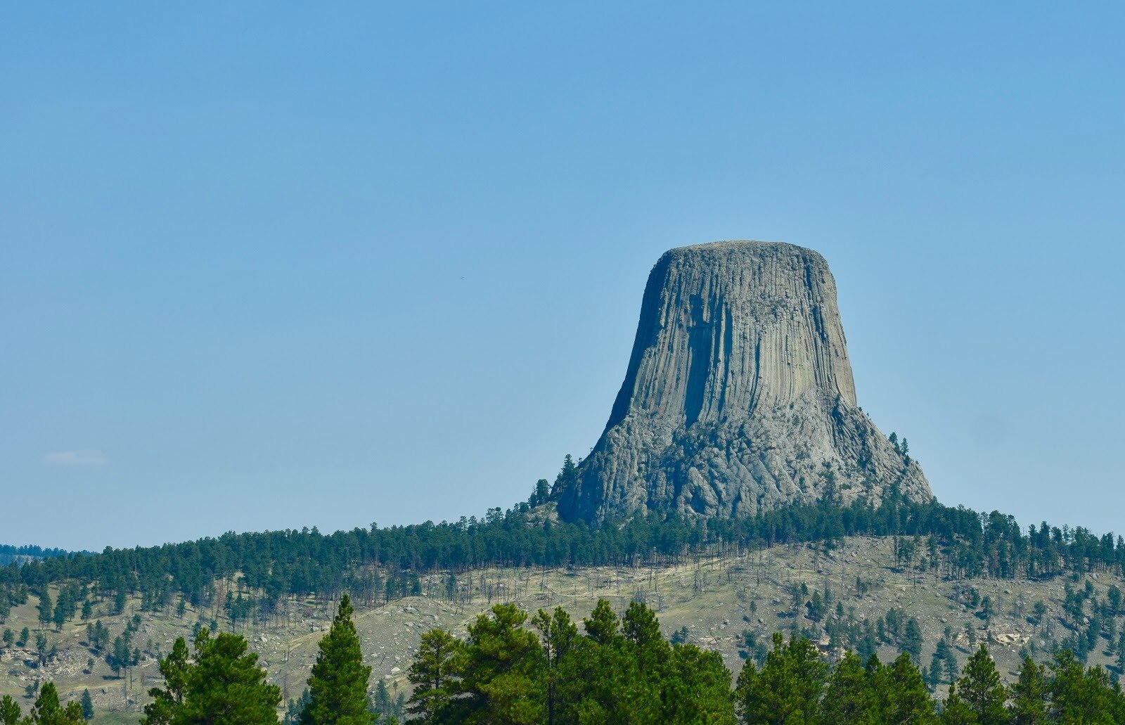 Wyoming8217s-Mysterious-Devils-Tower-Encounters-With-An-Alien-Landscape wyomings-mysterious-devils-tower-encounters-with-an-alien-landscape