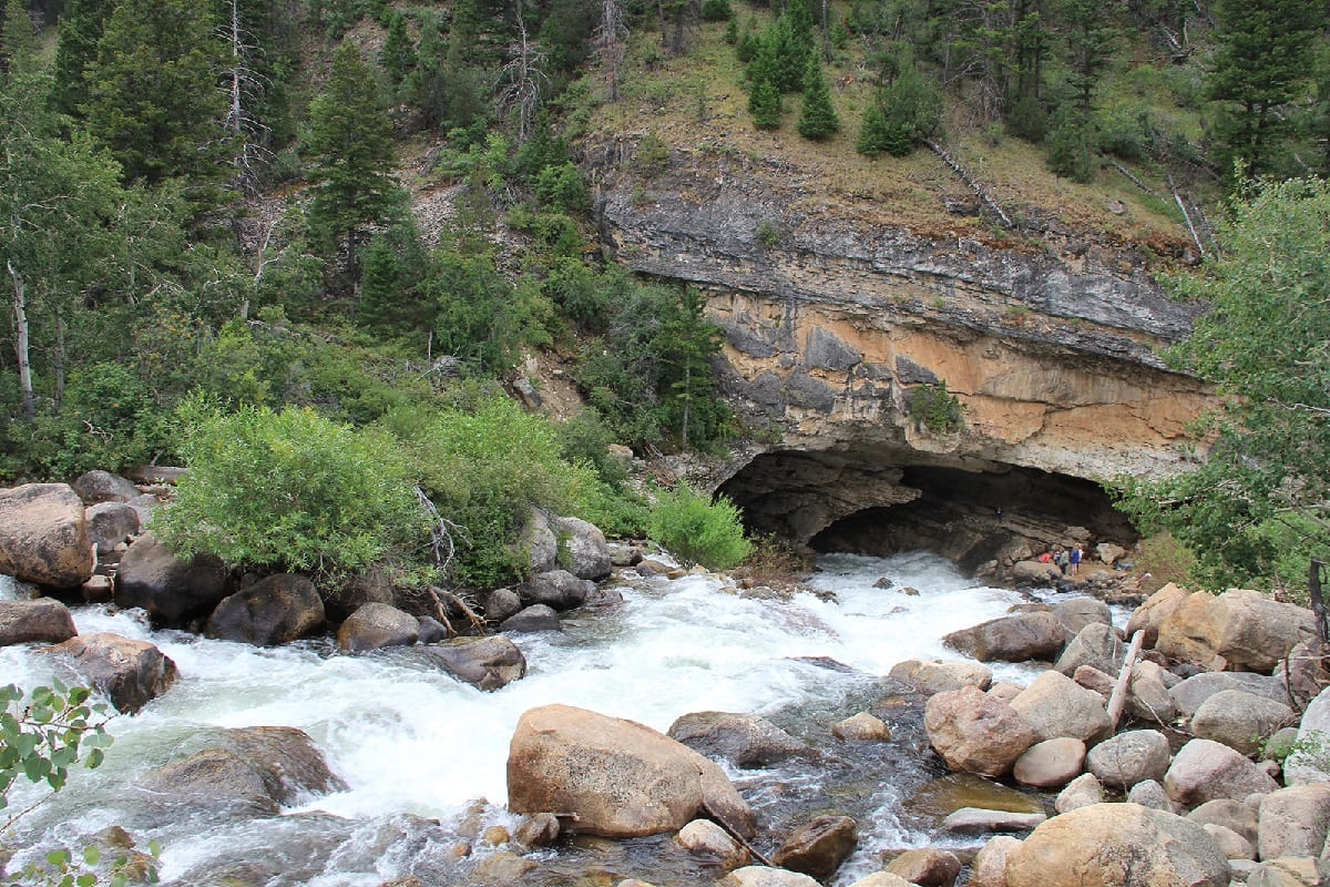 Wyoming8217s-Mysterious-Sinks-Canyon-River-Phenomenon wyomings-mysterious-sinks-canyon-river-phenomenon