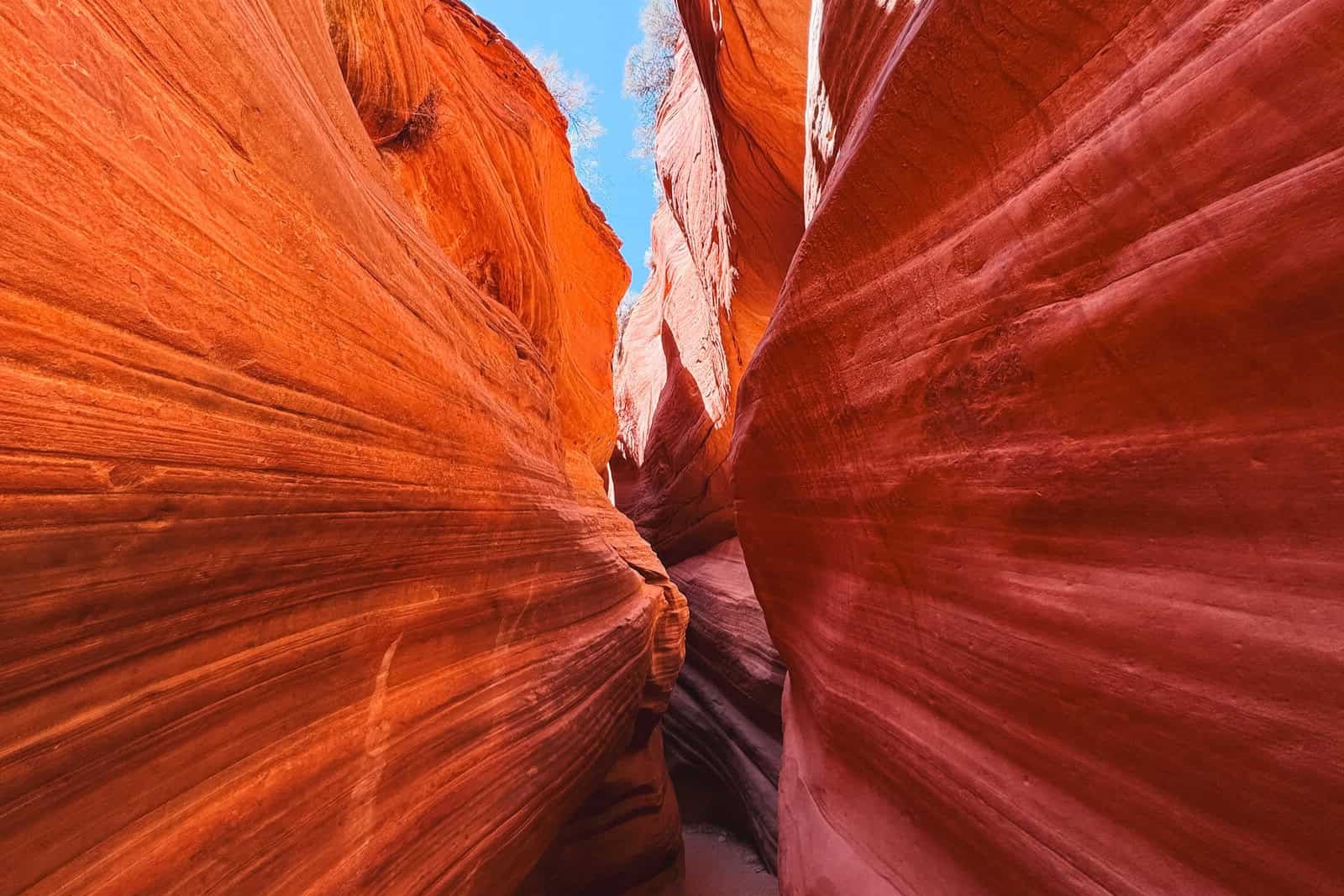 ancient-caves-of-utahs-peek-a-boo