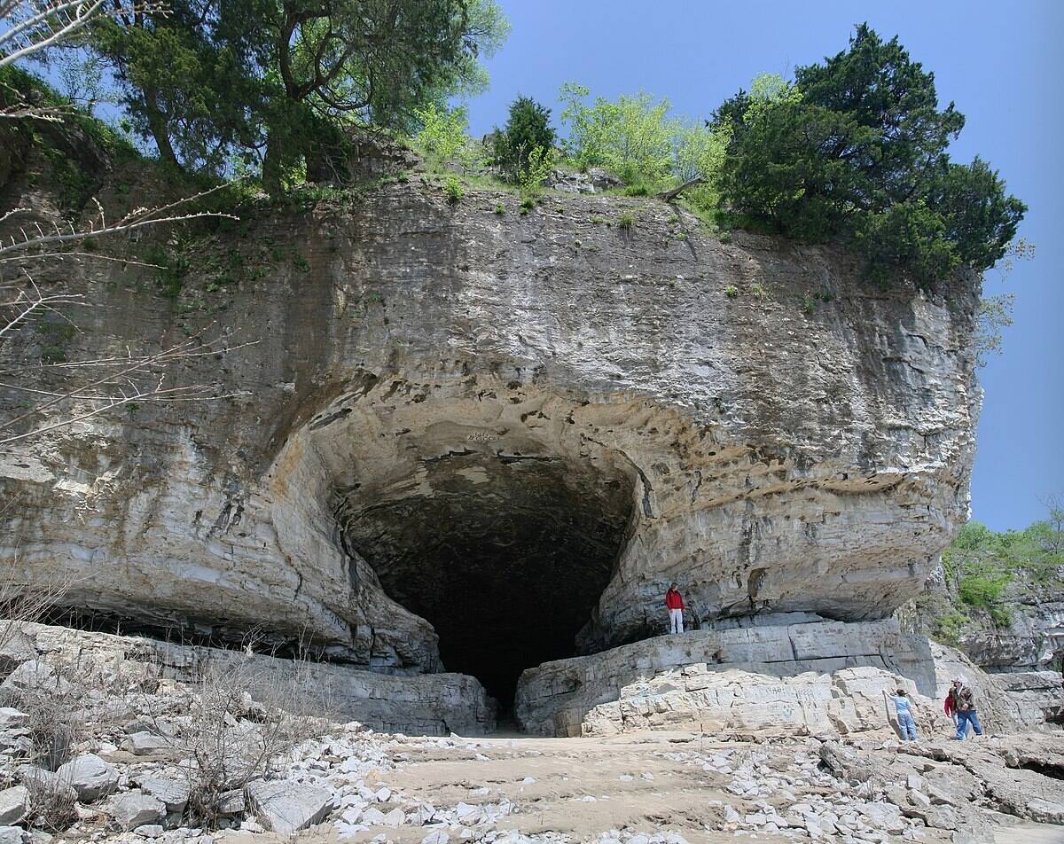 ancient-trails-of-illinois-cave-in-rock