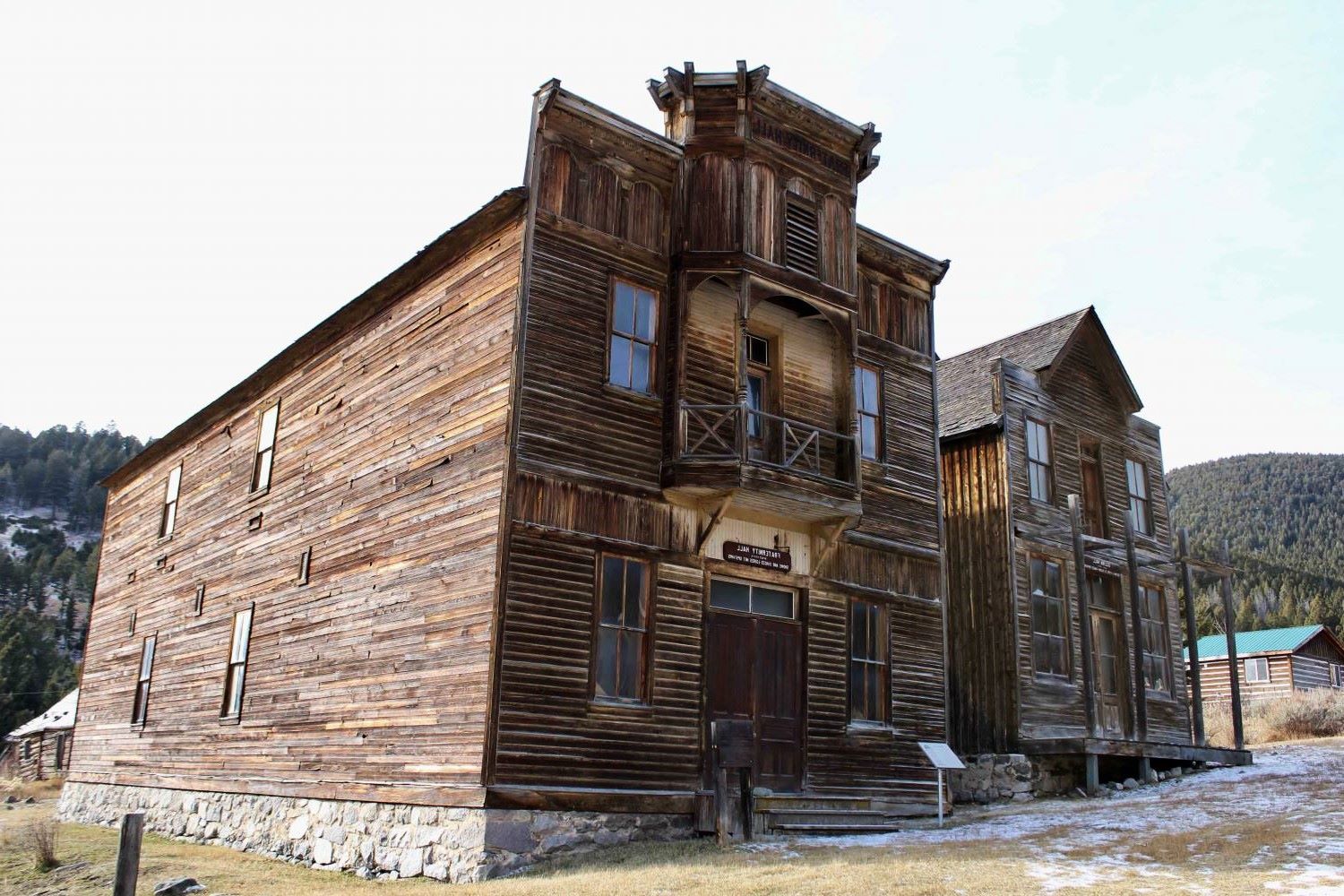 ghost-camps-of-montanas-pioneer-basin