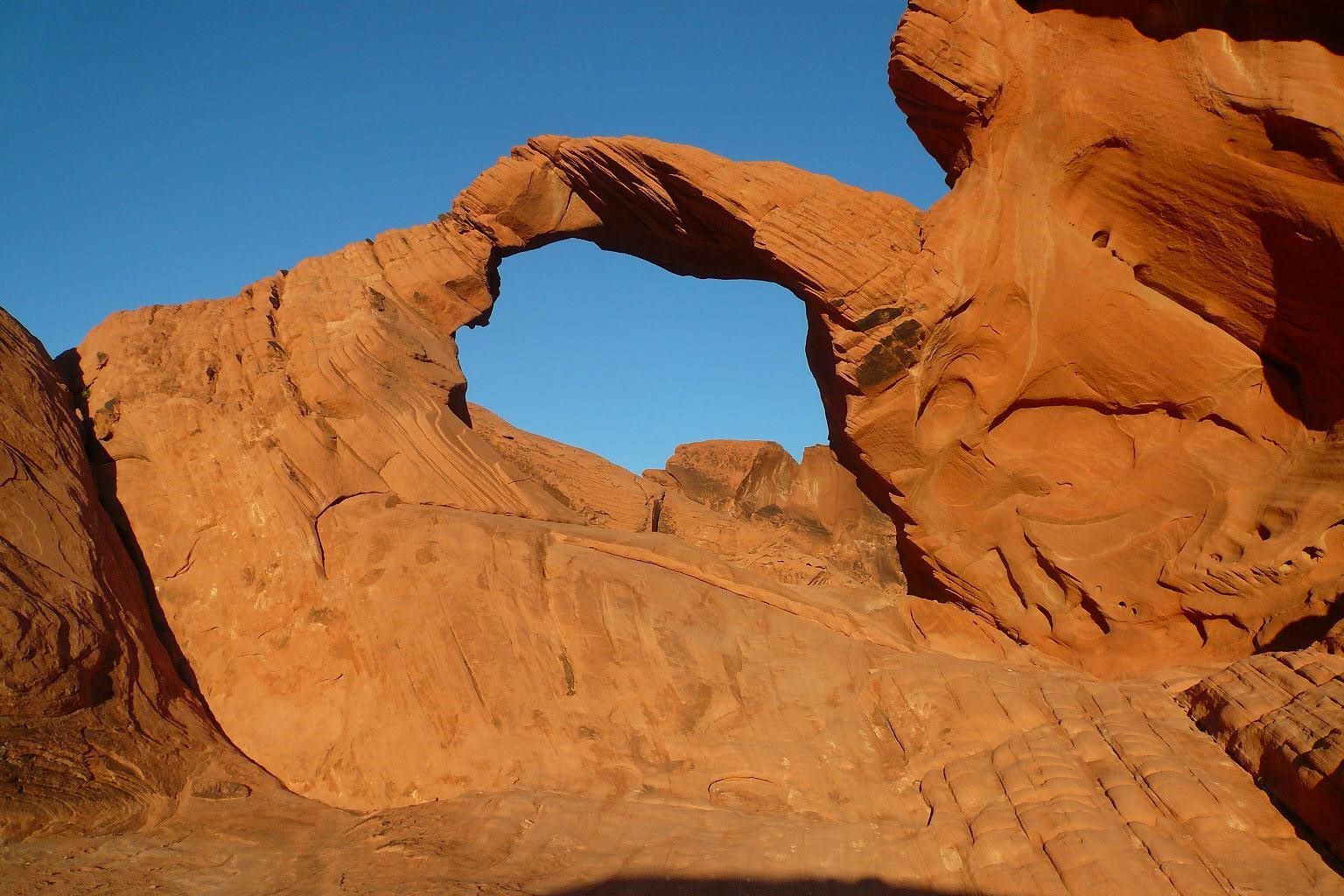hidden-arches-of-nevadas-arrow-canyon