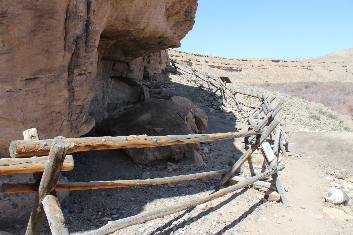 hidden-cave-art-of-colorados-eagle-rock