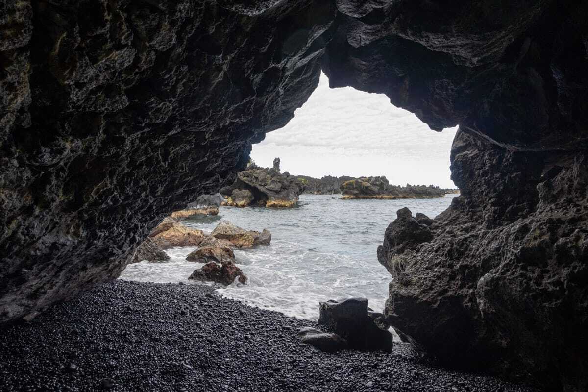 hidden-cave-basin-in-hawaiis-east-maui