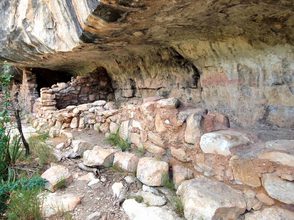 hidden-cliff-dwellings-of-arizonas-walnut-canyon