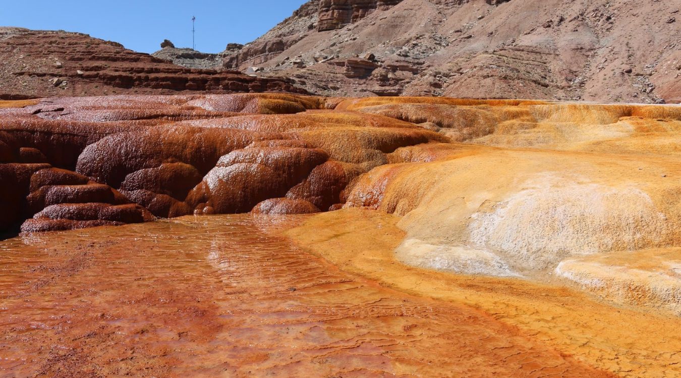 hidden-hot-springs-of-utahs-crystal-geyser