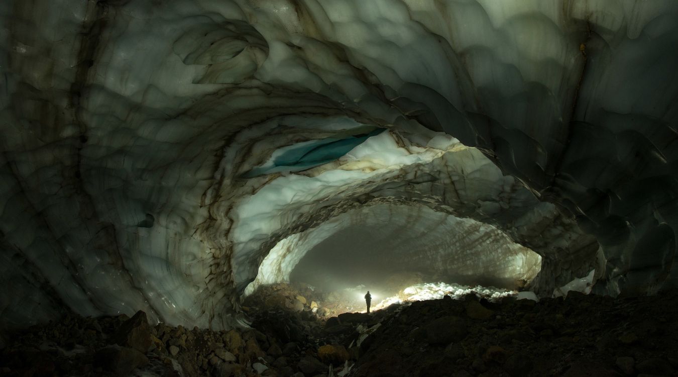 hidden-ice-caves-of-oregons-mount-hood