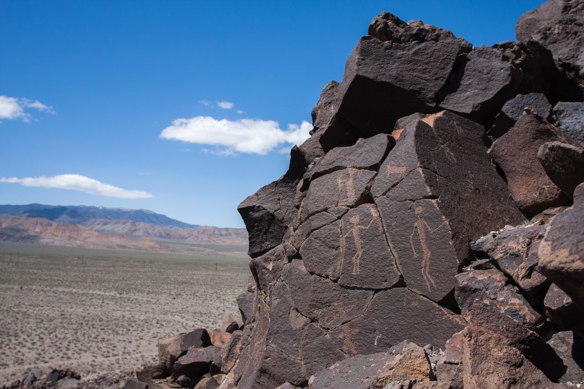 hidden-petroglyphs-of-nevadas-black-rock