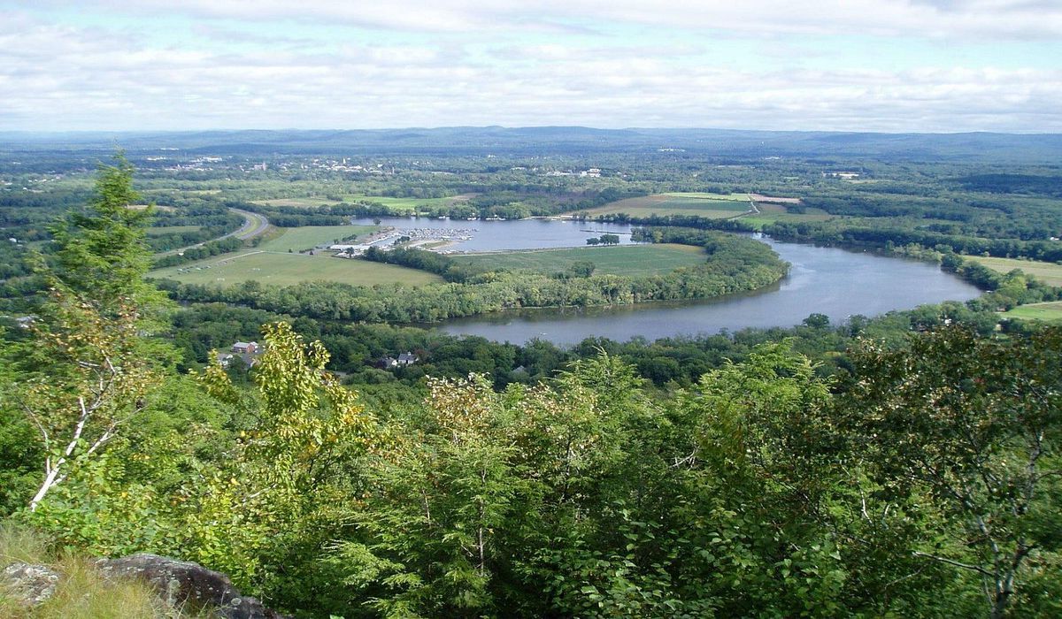 hidden-trading-posts-of-mount-tom-massachusetts