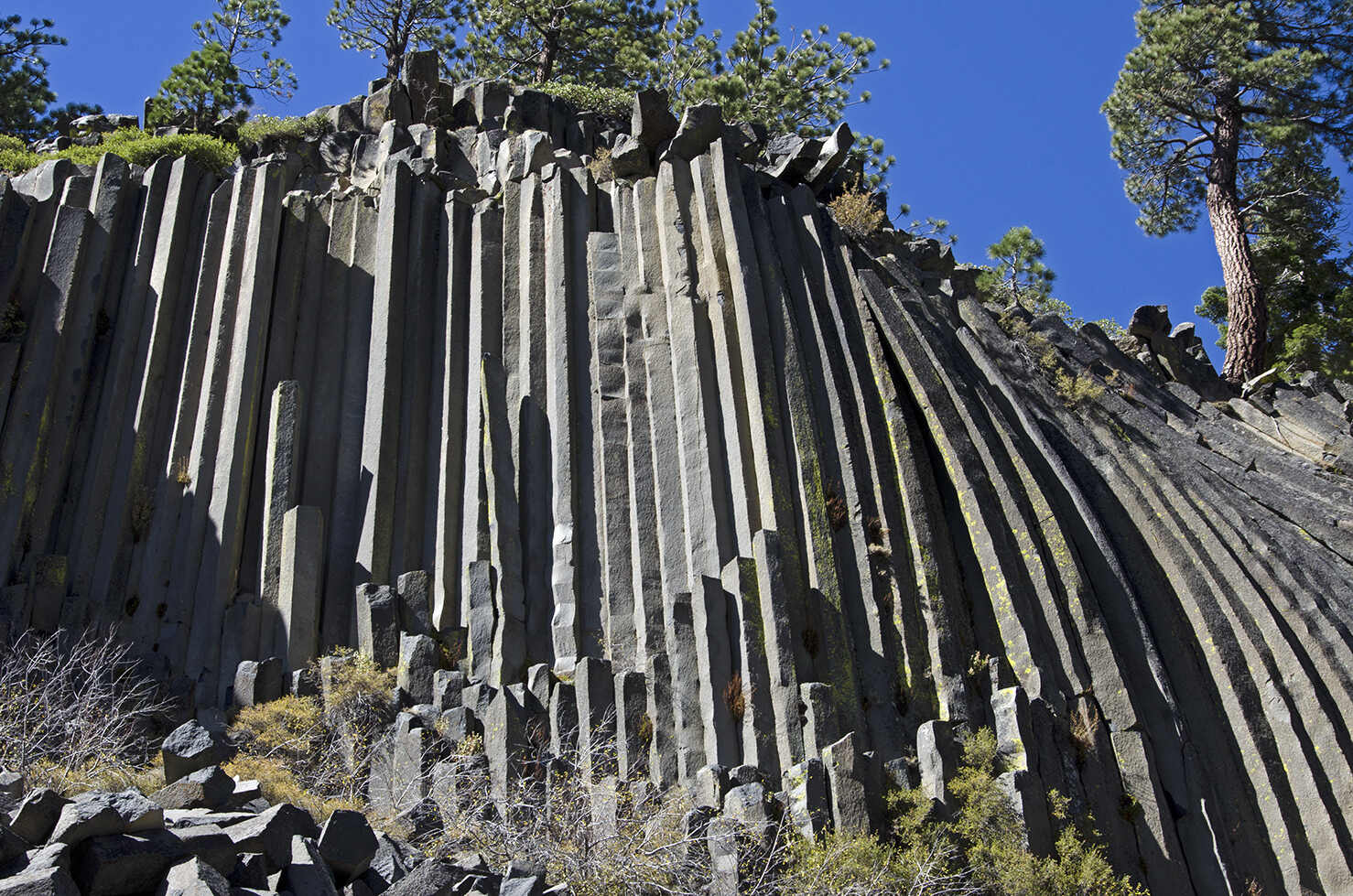 Hidden-Valleys-Of-California8217s-Devils-Postpile hidden-valleys-of-californias-devils-postpile