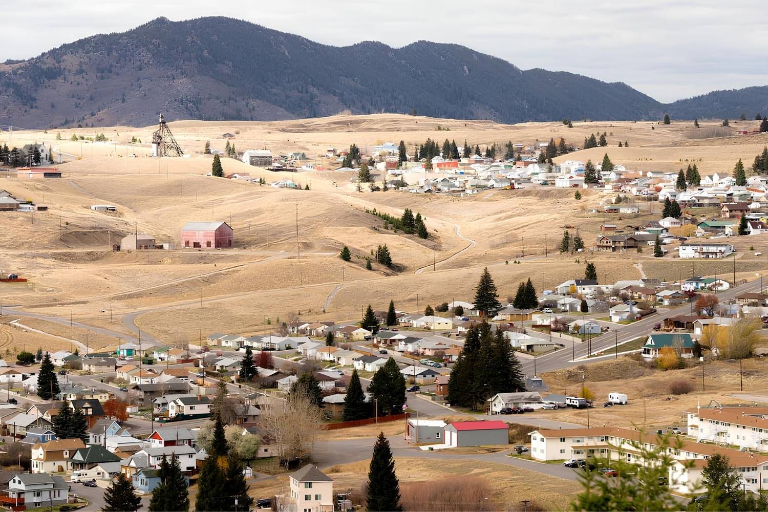 hidden-villages-in-montanas-pioneer-mountains
