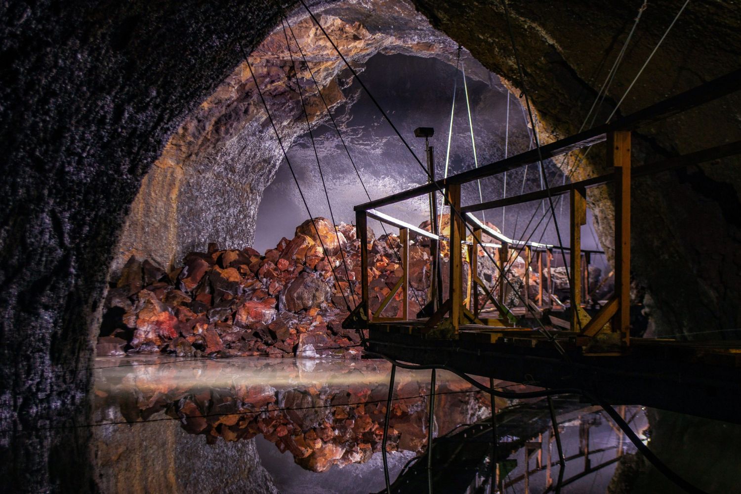 idahos-mysterious-shoshone-caves
