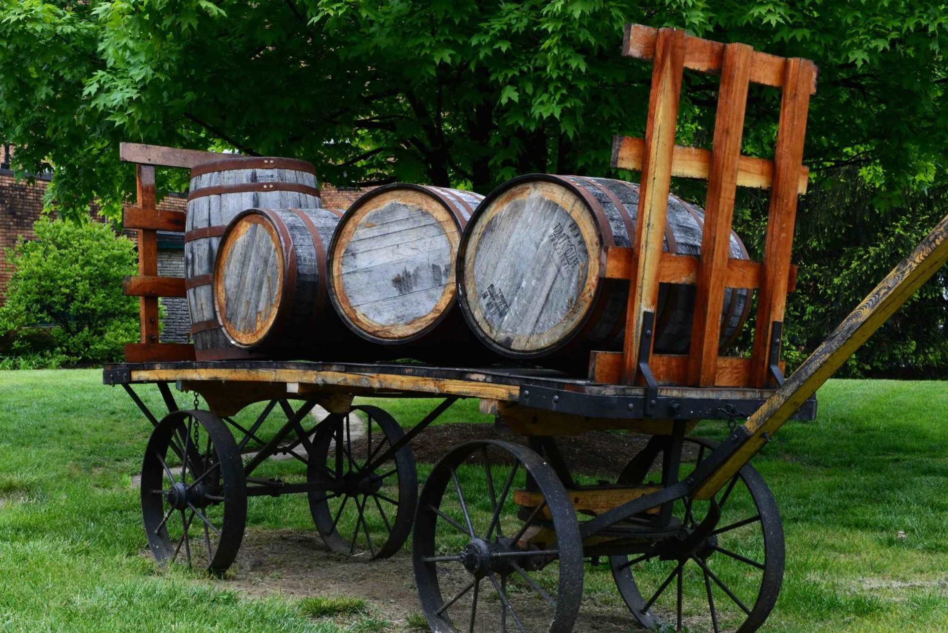 kentuckys-secret-bourbon-distilleries-lost-legends