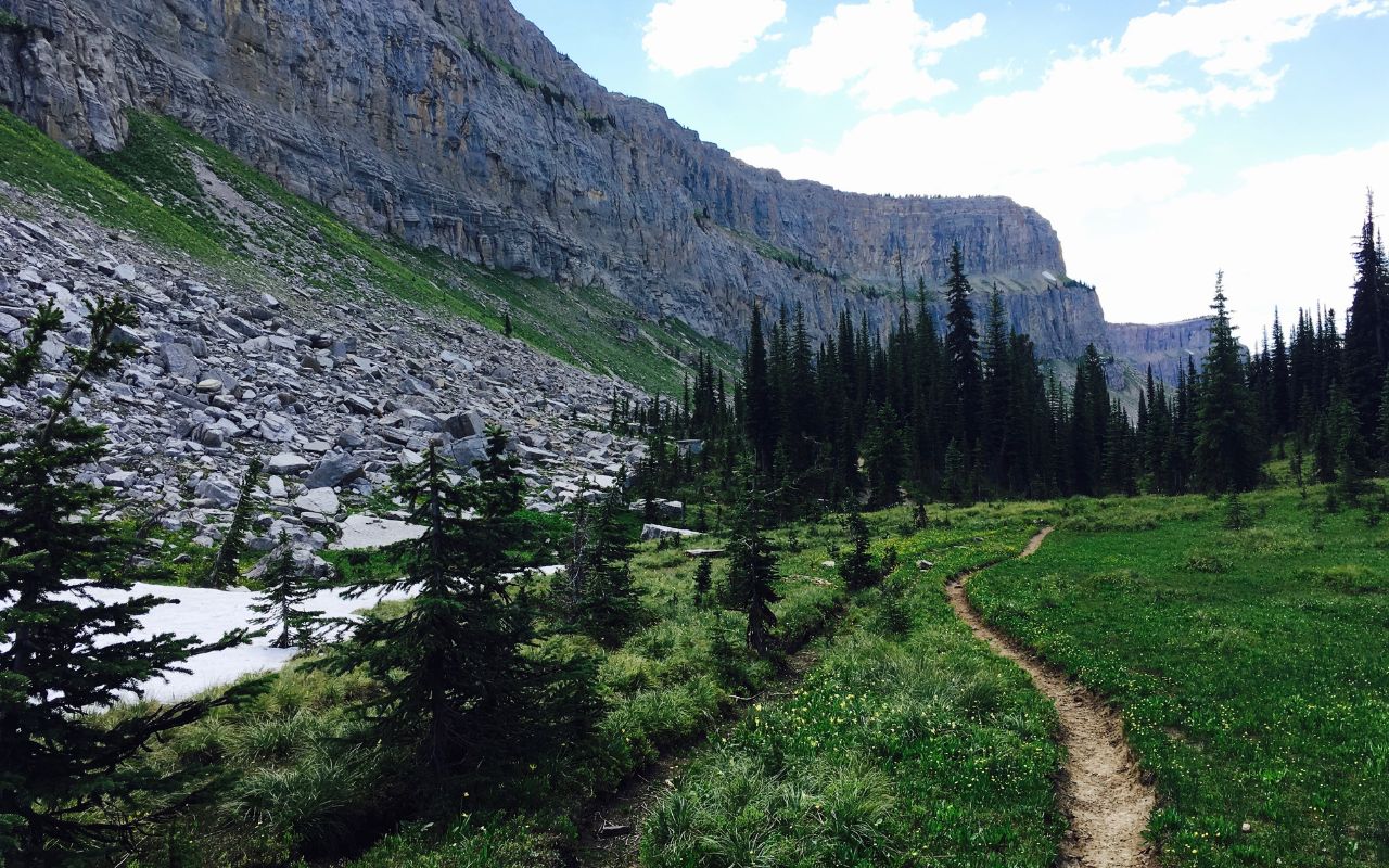 mysteries-behind-montanas-chinese-wall