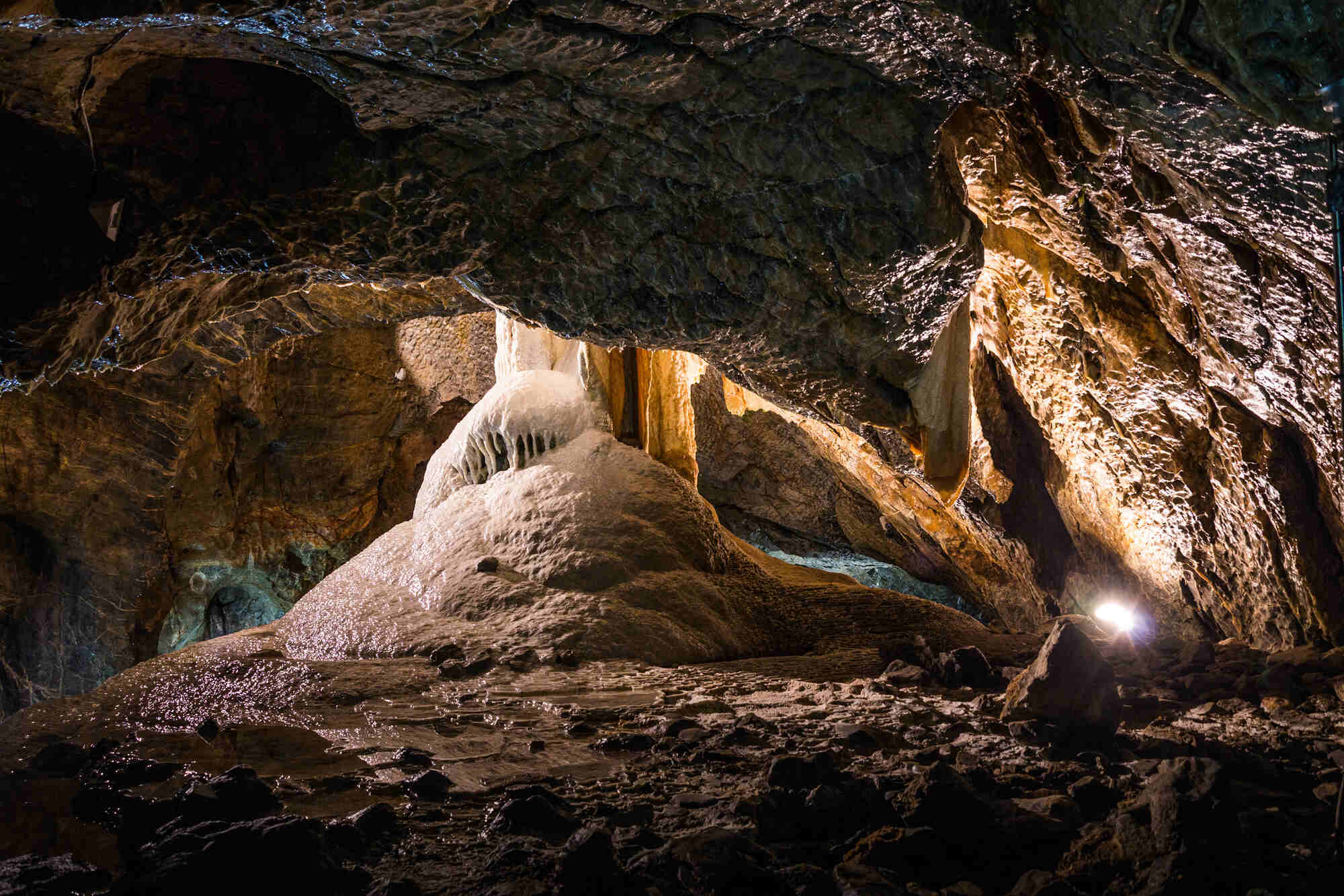 mysteries-beneath-minnesotas-niagara-cave