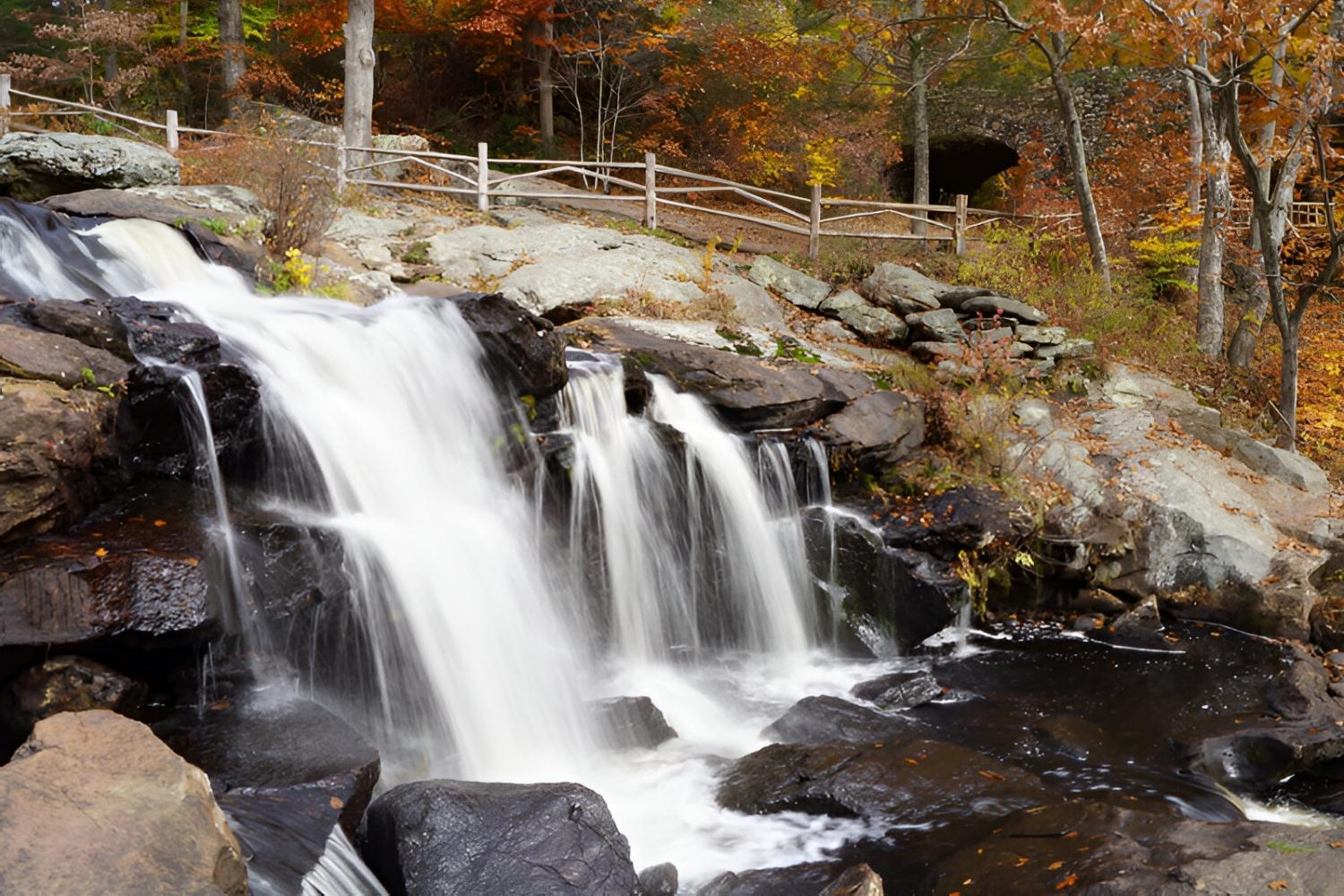 mysteries-of-connecticuts-devils-hopyard-springs